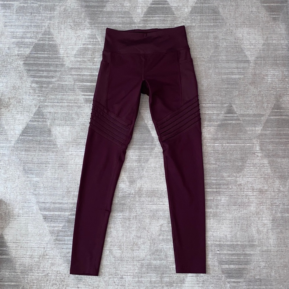 maroon leggings with pockets!